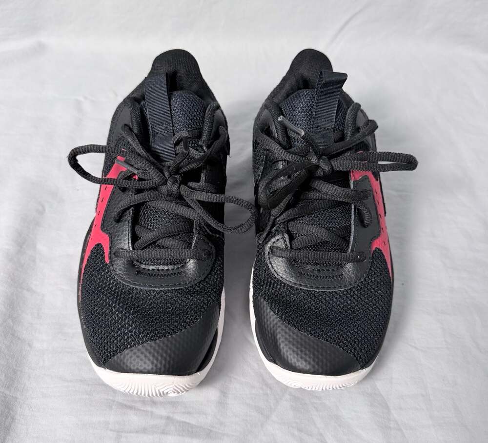 Under Armour Youth Size 2.5 Jet '23 Basketball Shoes